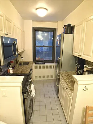 Rented by Century 21 Metropolitan | media 11