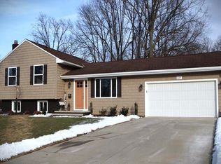 227 Duff Dr, Avon Lake, OH 44012