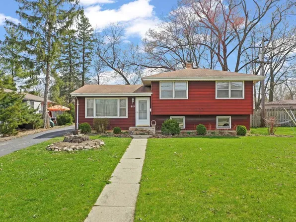 815 Silver Lake Rd, Cary, IL 60013