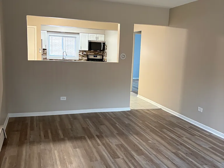 10445 S Keating Ave #2B — Photo 2
