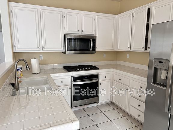 4th image of 412 Sanibelle Cir #1