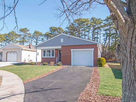 2nd image of 8 Esher Ct
