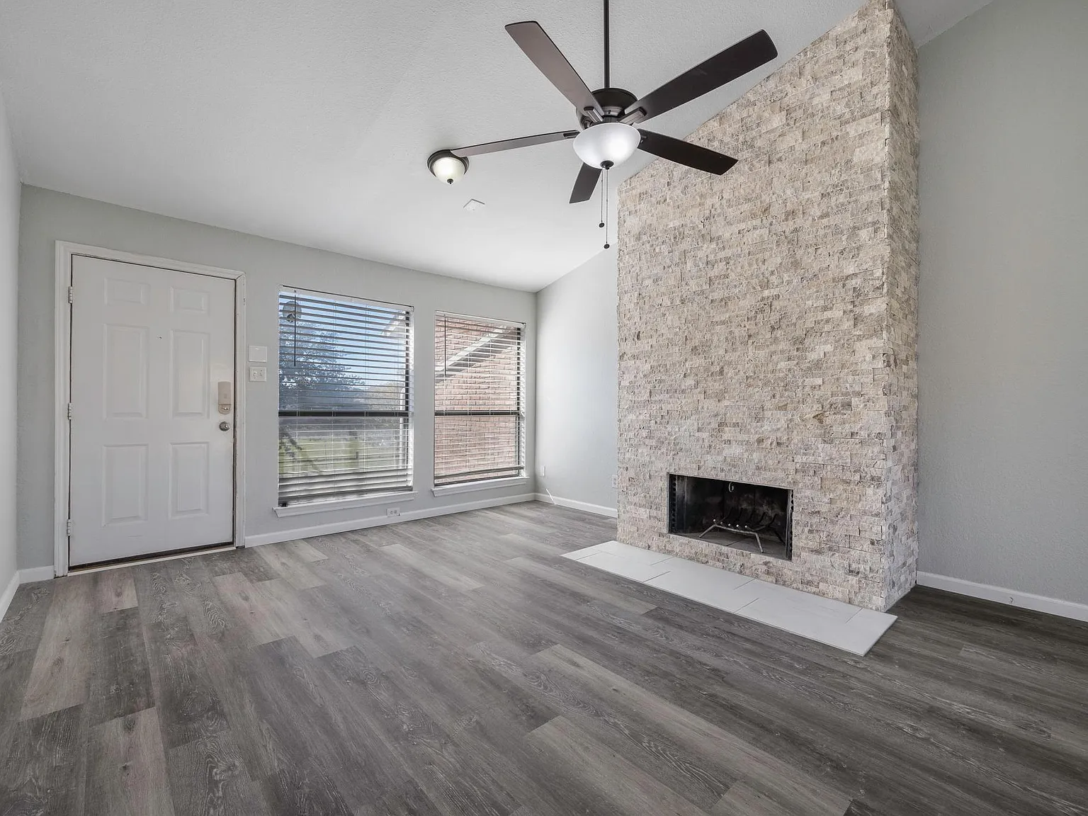 2 bed, 1000 sqft, $1,500 — Photo 4