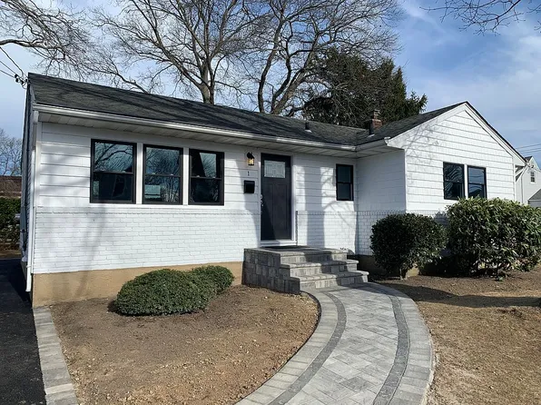 1 2nd Ave, Farmingdale, NY 11735