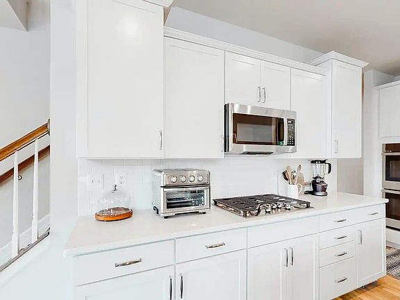 5th image of 33176 Oyster Cove Dr