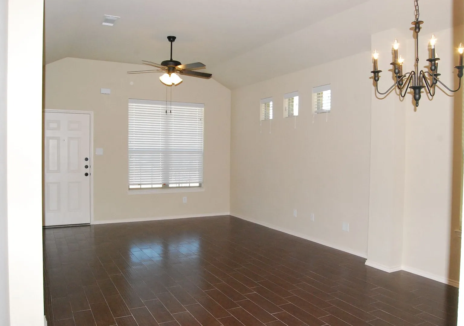 Available Now! Beautiful 3 Bedroom Duplex Located In Lavon, Texas! — Photo 3