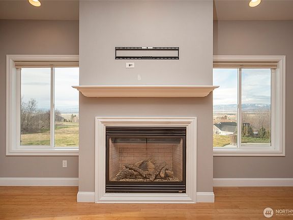 5th image of 480 Edgemont Loop Road