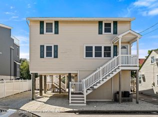 9 Mea Ln, Brant Beach, NJ 08008