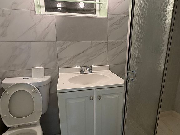 2nd image of 2039 Colonial Ave #1