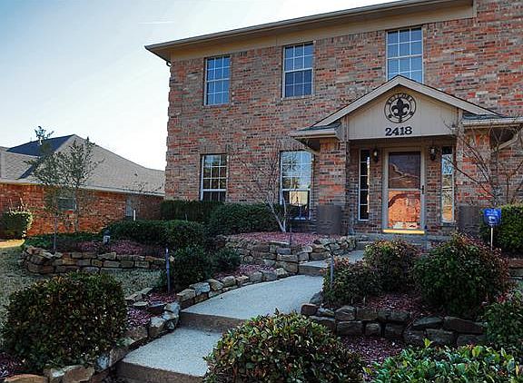 2nd image of 2418 Palisades Pl