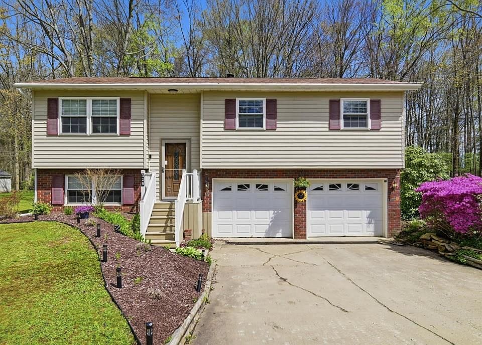 1st image of 326 Merrick St