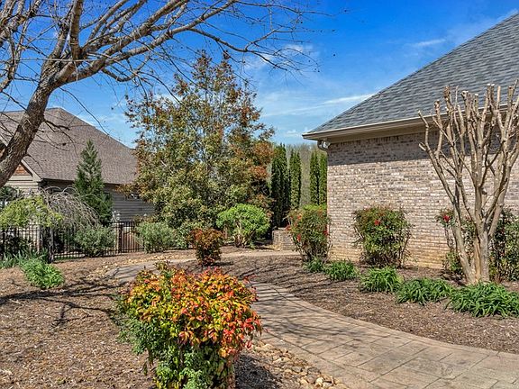 3rd image of 2708 Red Oak Dr NW