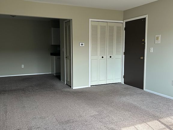 5th image of 5121 N Crooks Rd #1B-1Ba-775Sqft