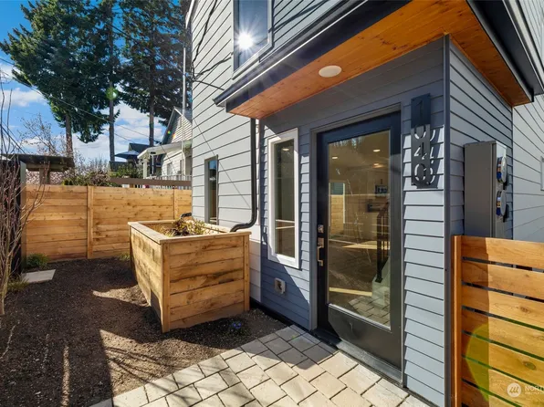 1040 S Donovan Street, Seattle, WA 98108