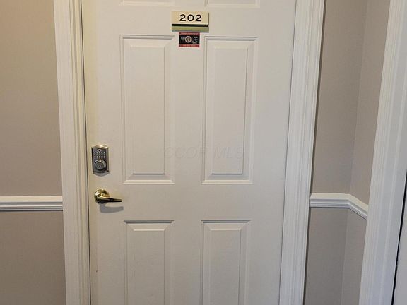 4th image of 3137 Heron Pointe Unit 202