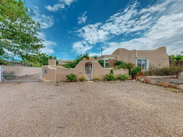 228 Lamb St, Santa Cruz, NM 87567