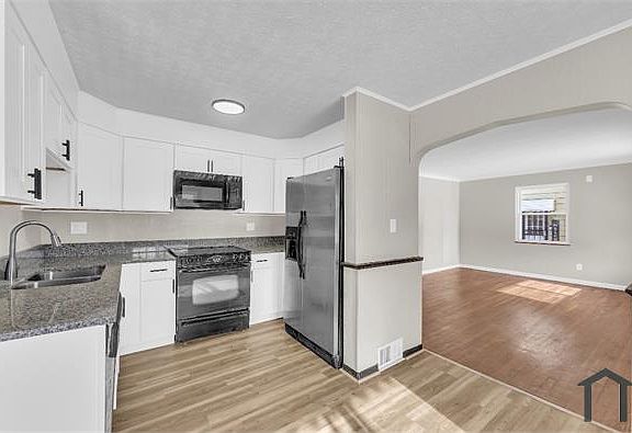 3rd image of 27681 Lake Shore Blvd