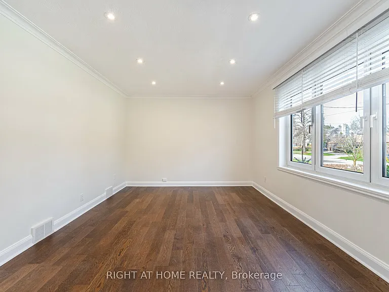 154 Martin Grove Rd — Photo 8