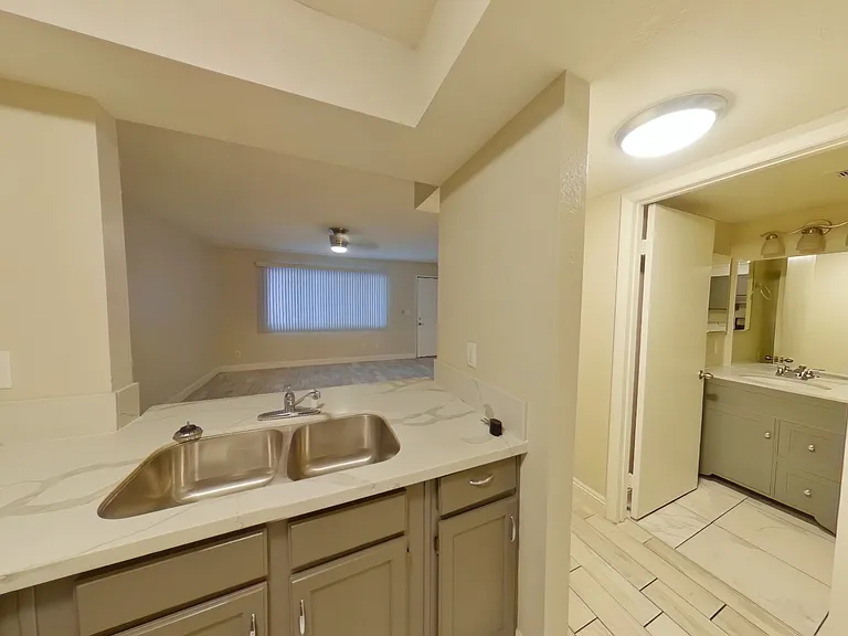 1640 Athol Ave — Photo 4