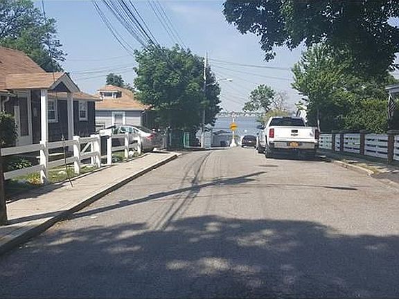 5th image of 30 Caroll St #C