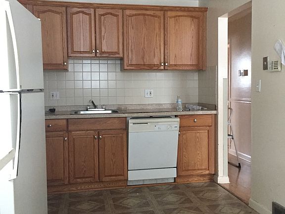 4th image of 4226 Burns Ave