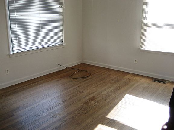 3rd image of 1407 S Parker Dr