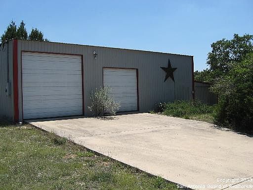 3rd image of 105 MARLIN DR