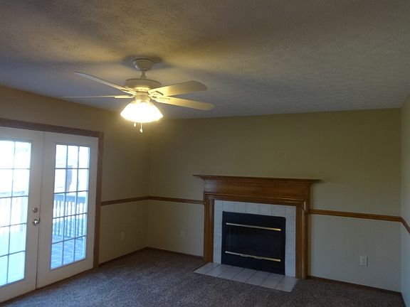 2nd image of 1400 Pepper Ln