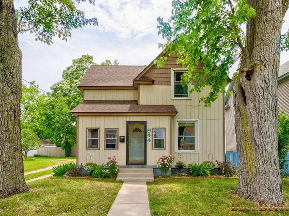944 Burton St SW, Wyoming, MI 49509
