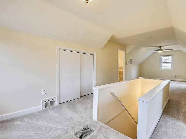 210 E Hamilton Ave — Photo 36