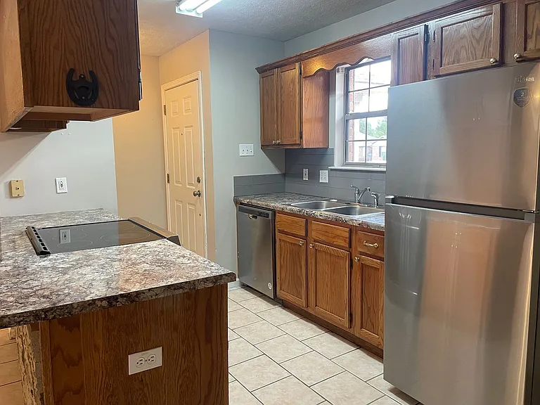 1425 Joyner Dr — Photo 3