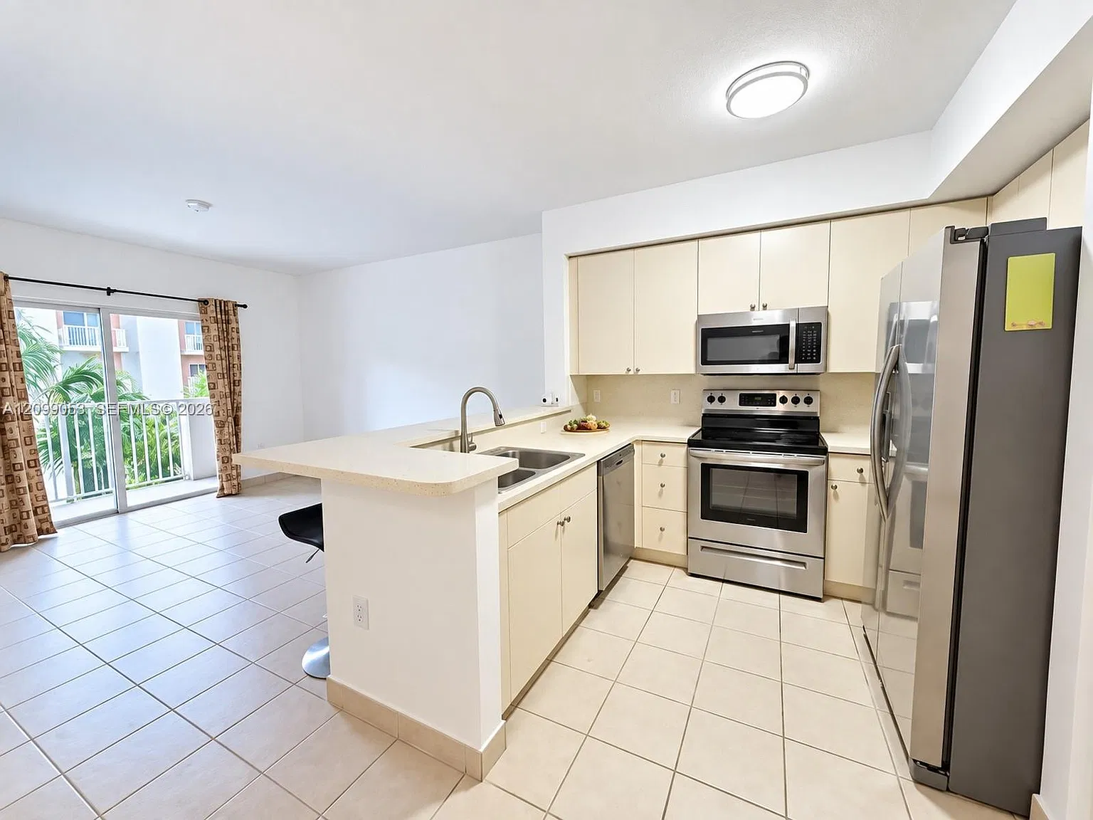 Paradise Pointe Condo — Photo 2
