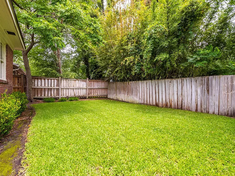 1347 Belvedere Ave — Photo 3