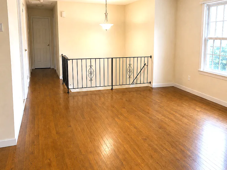304 Loren Ct — Photo 4