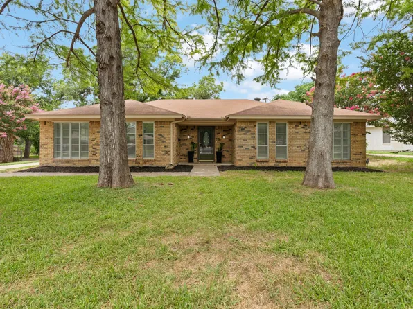 3808 Van Deman Dr, Benbrook, TX 76116
