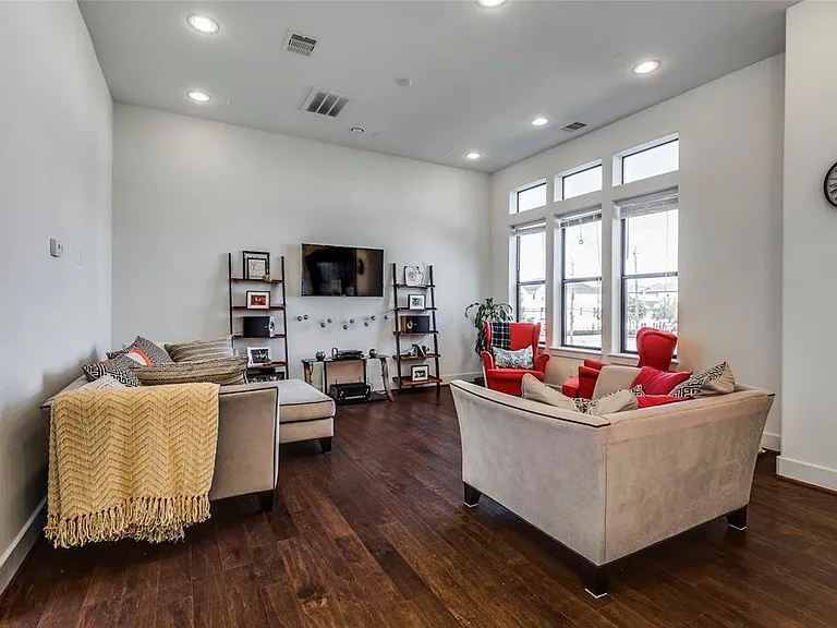 2612 Polk Ave #B — Photo 8
