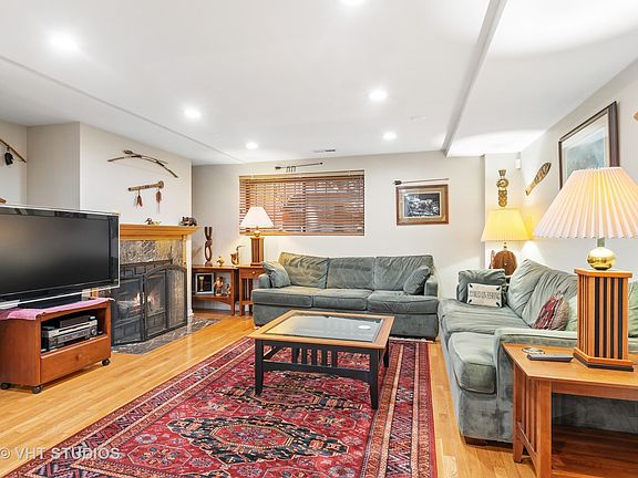 2nd image of 857 N La Salle Dr #G