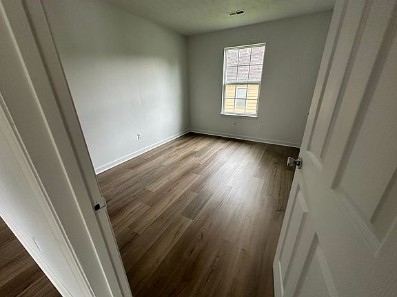 3rd image of 501 N Madison Ave