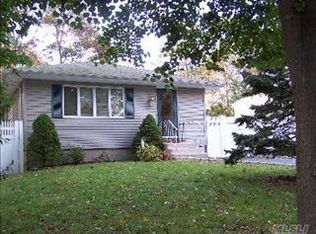 58 Denton St, Patchogue, NY 11772