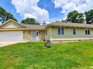 505 N Cherokee St, Taylorville, IL 62568