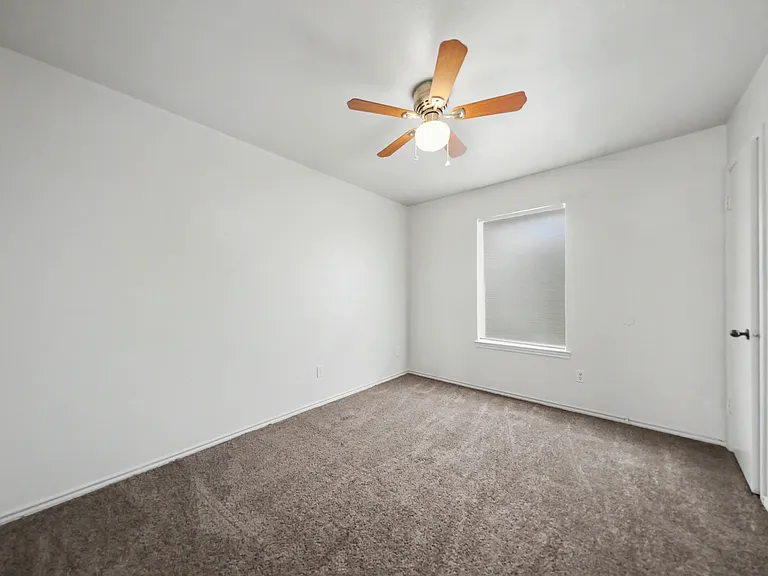 1604 Windward Dr, Killeen — Photo 2