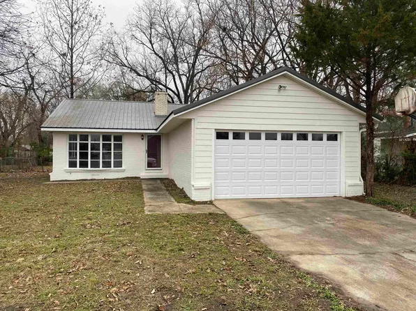 706 W Jackson St, Bolivar, TN 38008