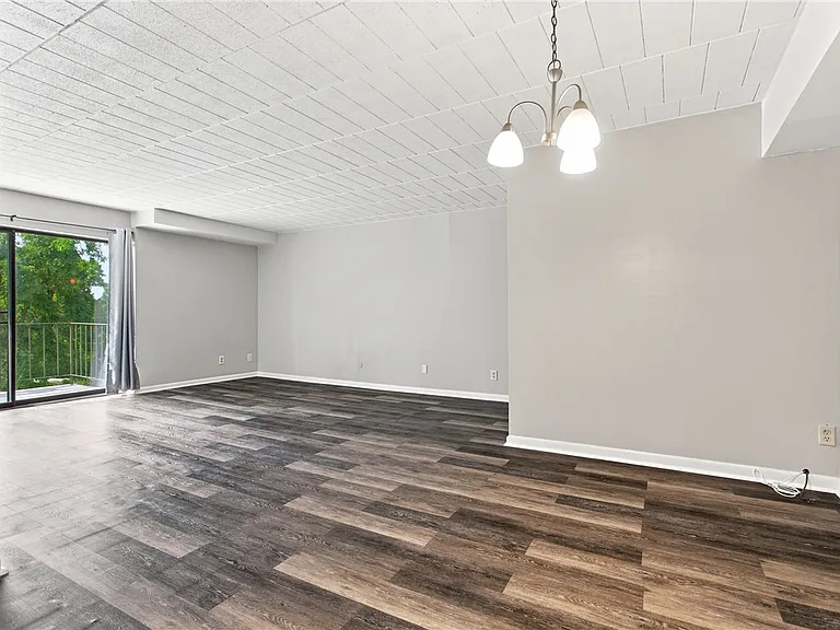 533 Forest Green Dr — Photo 7