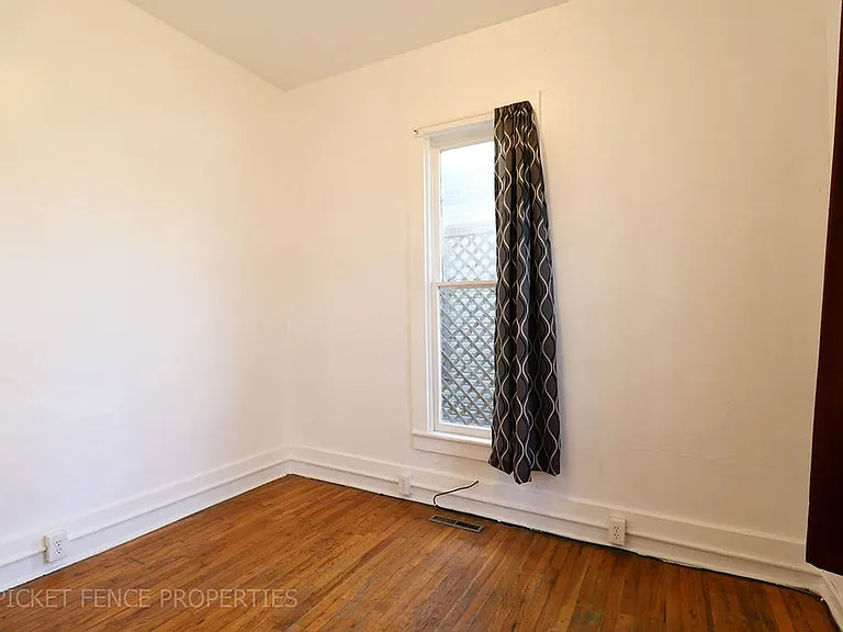 605 Mathews St — Photo 8