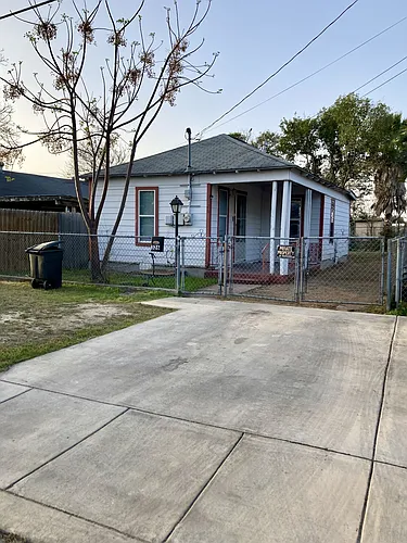 326 Grenet St Photo 1