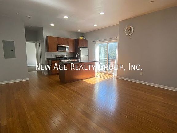 4th image of 3862-68 Lancaster Ave #205