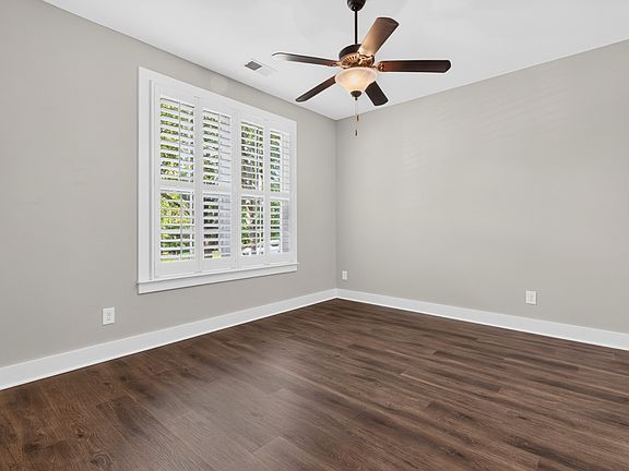 3rd image of 512 Cobert Ln