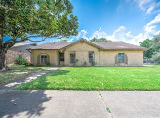 802 Voyager Dr, Houston, TX 77062