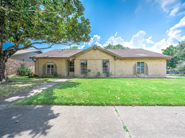 802 Voyager Dr, Houston, TX 77062