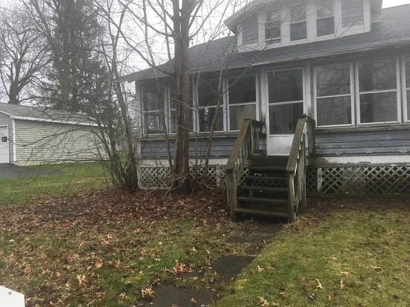 8884 Michigan Ave N, Cicero, NY 13039